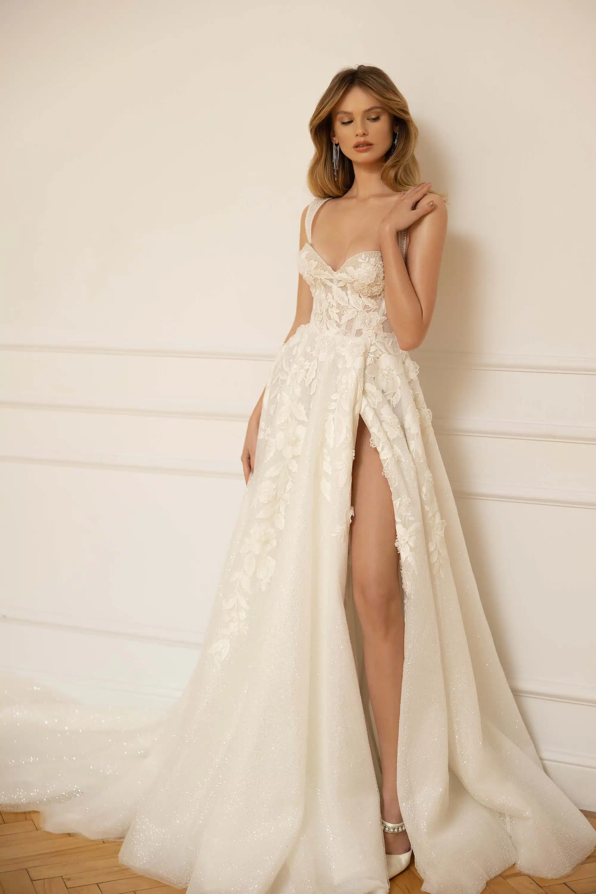 bende Twisted Officier Eclipse - Eva Lendel trouwjurk - Covers Bridal Couture - De mooiste  collectie trouwjurken