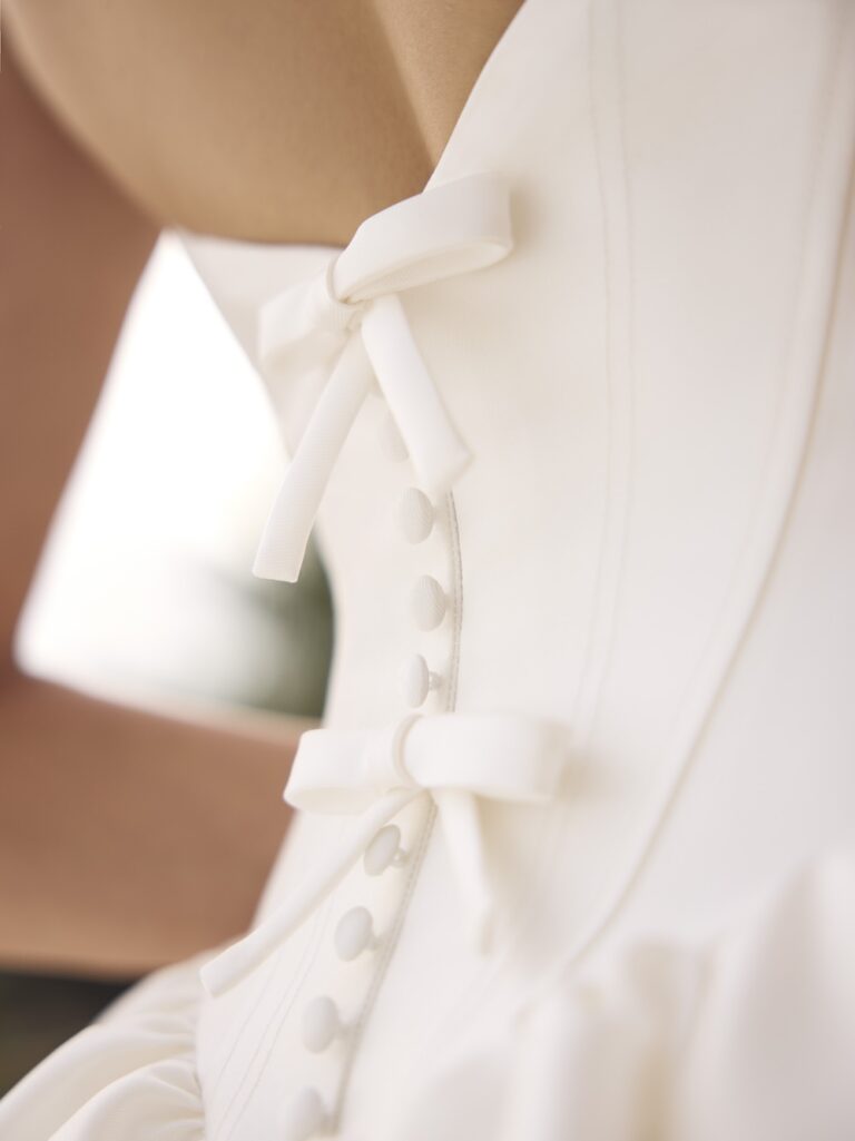 Elegante Damesjurk Met Kantnaden En Lange Taille - Bedel Kostuum 2025